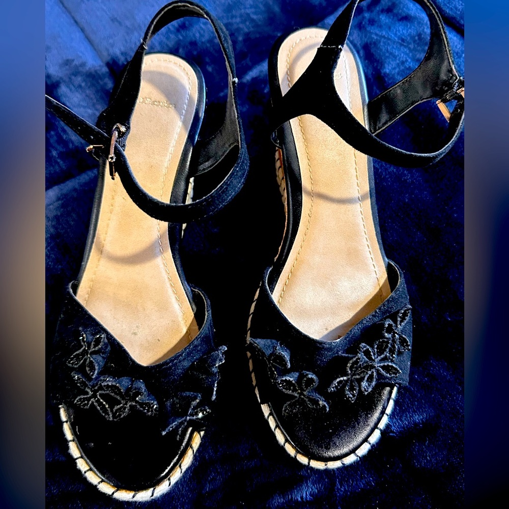 Black wedge sandals from Bata in Italy. Flower detail on front. 3.5 inches high